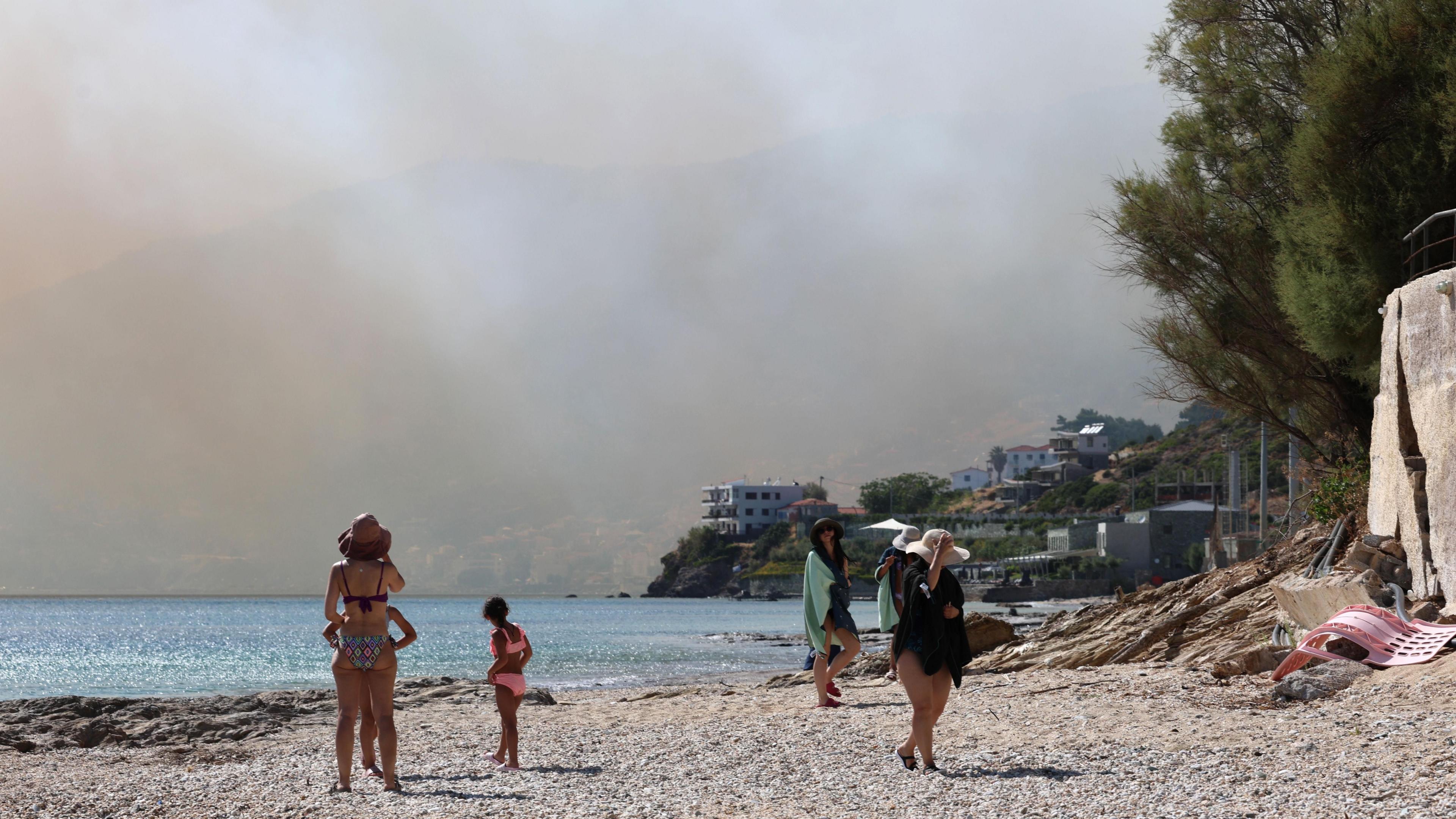 Crete Wildfire Emergency: Thousands Evacuated as Wind‑Driven Blaze Rages
