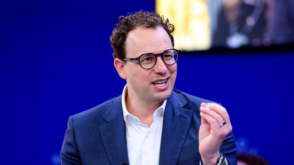 Anthropic CEO Urges Slowing AI Development Amid Safety Concerns