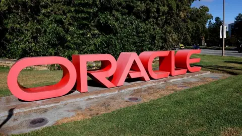 Oracle's Earnings Miss Triggers Stock Decline Amid AI Bubble Concerns