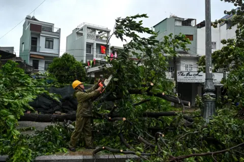 Typhoon Kalmaegi Devastates Philippines and Vietnam, Leaves Death Toll Rising