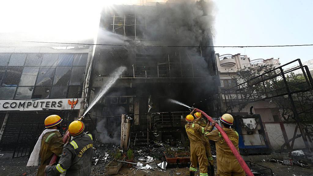 14 Dead in Lucknow Blaze Prompting Inquiry into Fire Safety