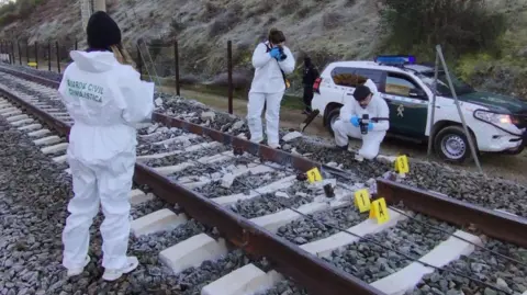 Investigation Reveals Track Fracture Behind Deadly Spanish Train Derailment
