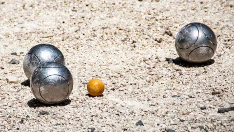 Pétanque Mauser: 68‑Year‑Old Player Killed After Metal Boule Incident in Mimizan