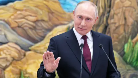Putin Reaffirms Territorial Demands from Ukraine Ahead of Talks in Moscow