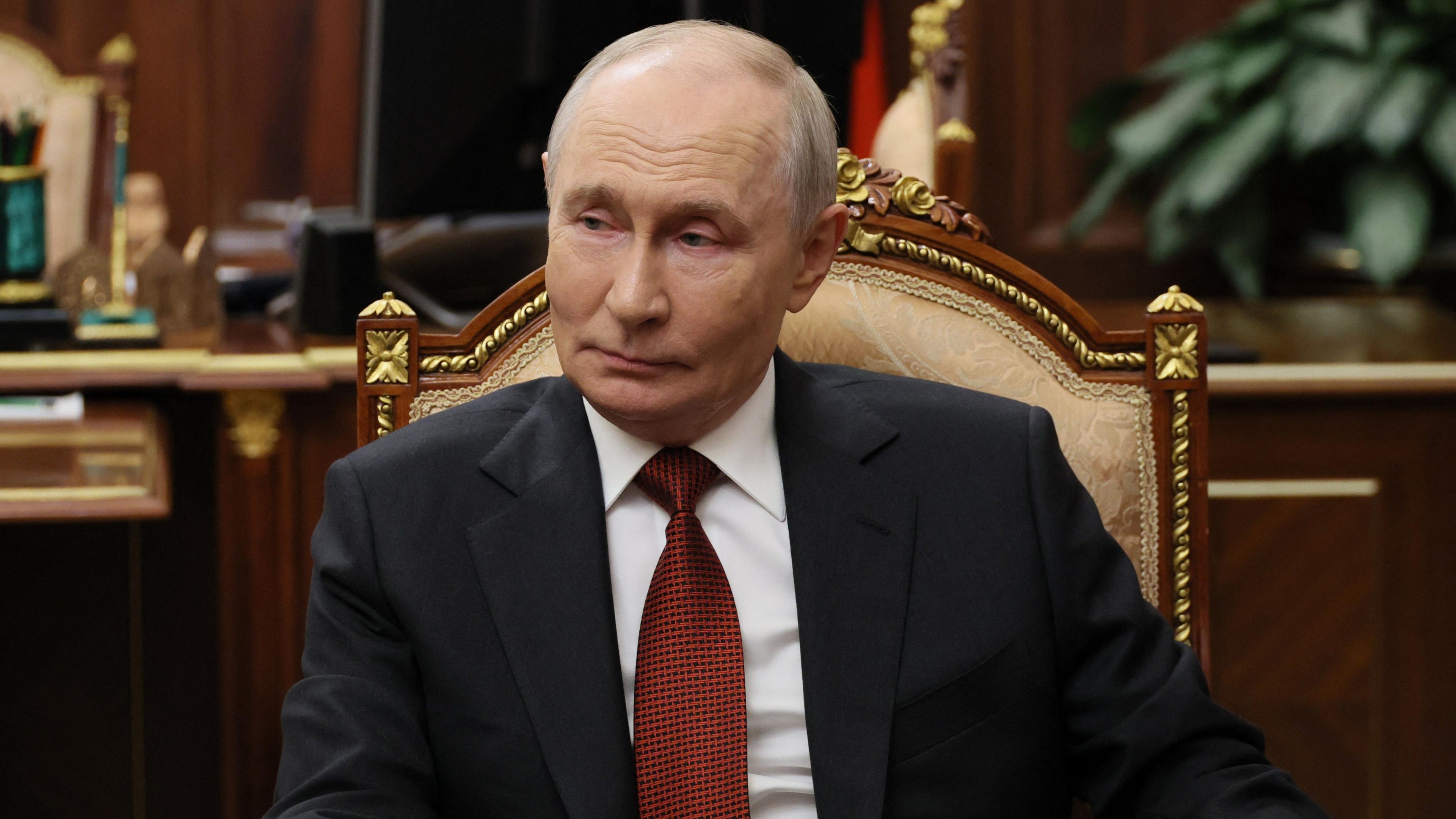 Putin’s Rhetoric Tightens as Russia Aims to Avoid War with NATO