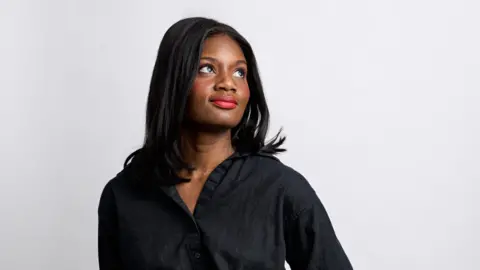 Trump's Optimistic Economic Rally Contrasts with Voter Sentiment