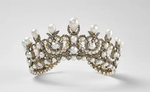 Louvre Heist: €88 Million in Stolen Jewelry Highlights Museum's Security Failures