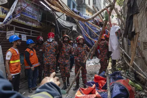 Tragic Earthquake in Bangladesh Claims Lives and Injures Hundreds