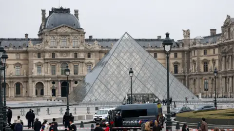 Five New Arrests in Louvre Museum Jewel Heist Investigation