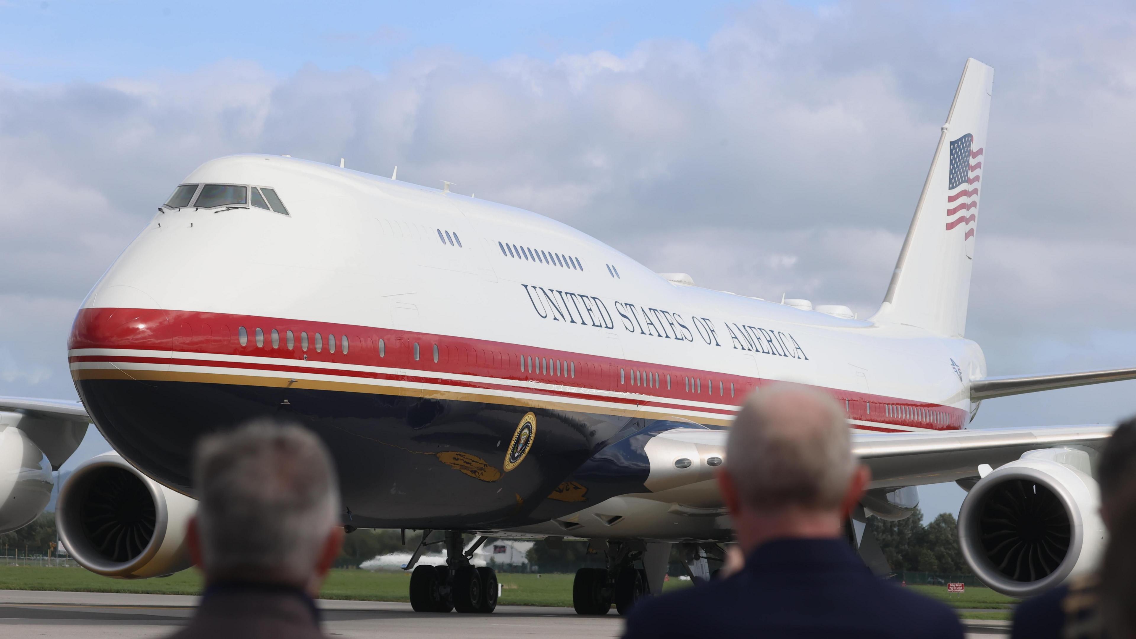 White House bars CNN from traveling with Trump on Air Force One