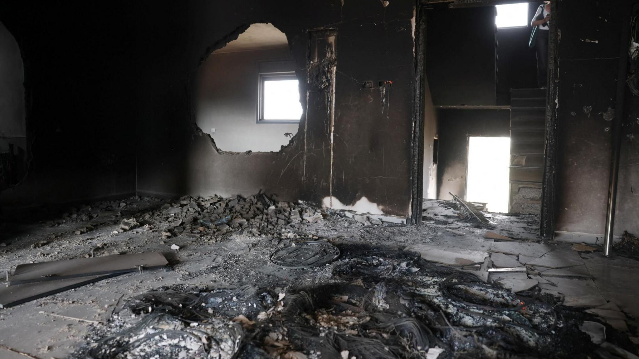Settlers attack West Bank village, block Palestinian family's return home