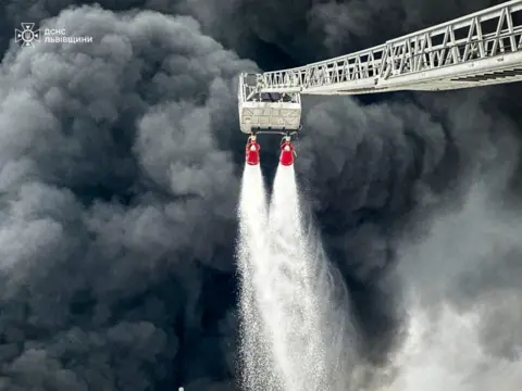 Dispute Over Ukraine-Hungary Oil Pipeline Delays EU Loan