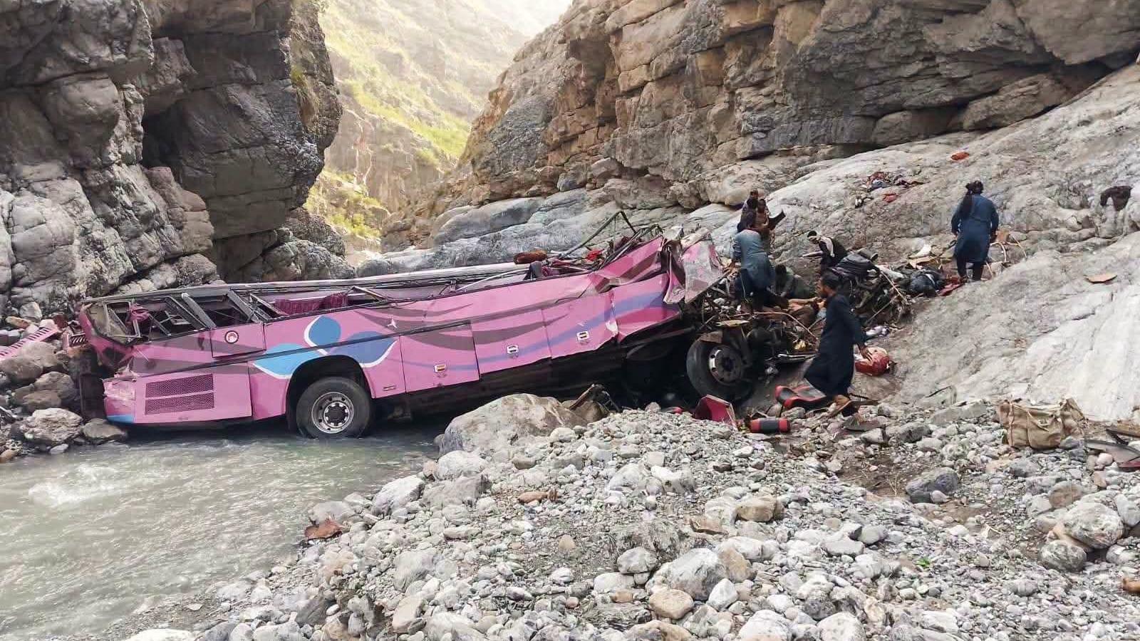 Pakistan Bus Crash Swamps Ravine, 32 Dead, 16 Injured
