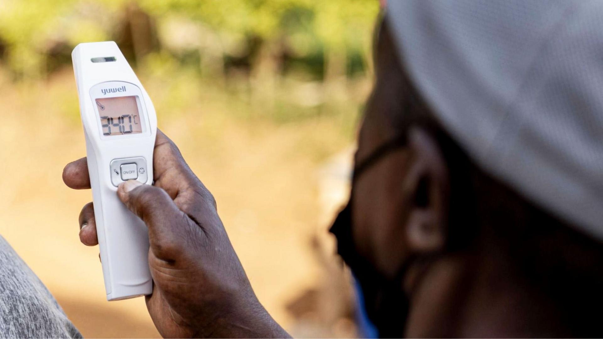 Officials check temperature for Ebola prevention
