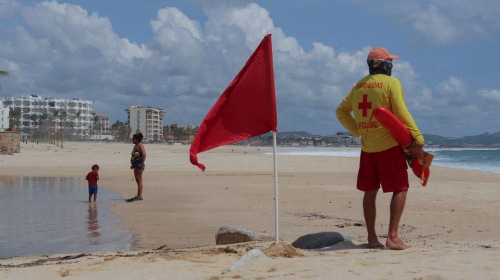 Hurricane Polo Approaches Mexican Pacific Coast, Residents Brace for Impact