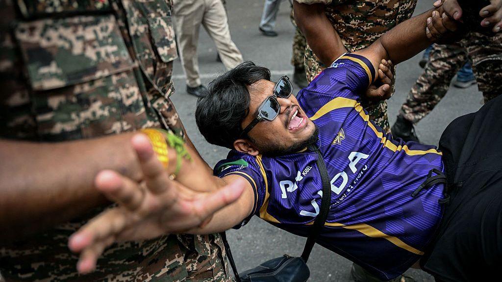 Delhi Protestors Hold Fast, "Cockroach" Leaders Defy Detention