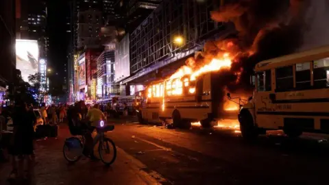 Kent City Celebrates Knicks’ First‑Century Champions with New York Street Chaos