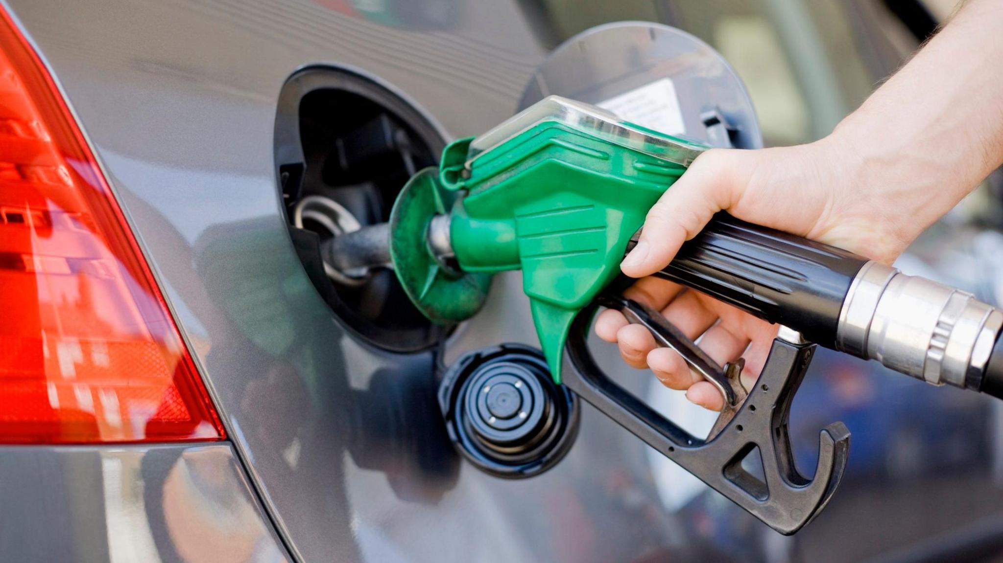 Oil Prices Slam Down Over 9% as US and Iran Pause Hostilities