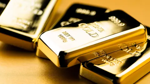 The Surge and Dip of Gold Prices: Key Drivers Explained