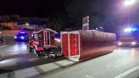 17 Injured as Tourist Train Overturns During Cártama Tapas Festival