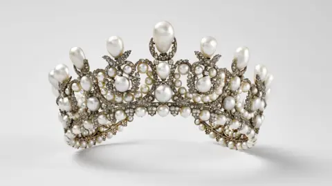 €88 Million Jewellery Heist at the Louvre Raises Concerns Over Security