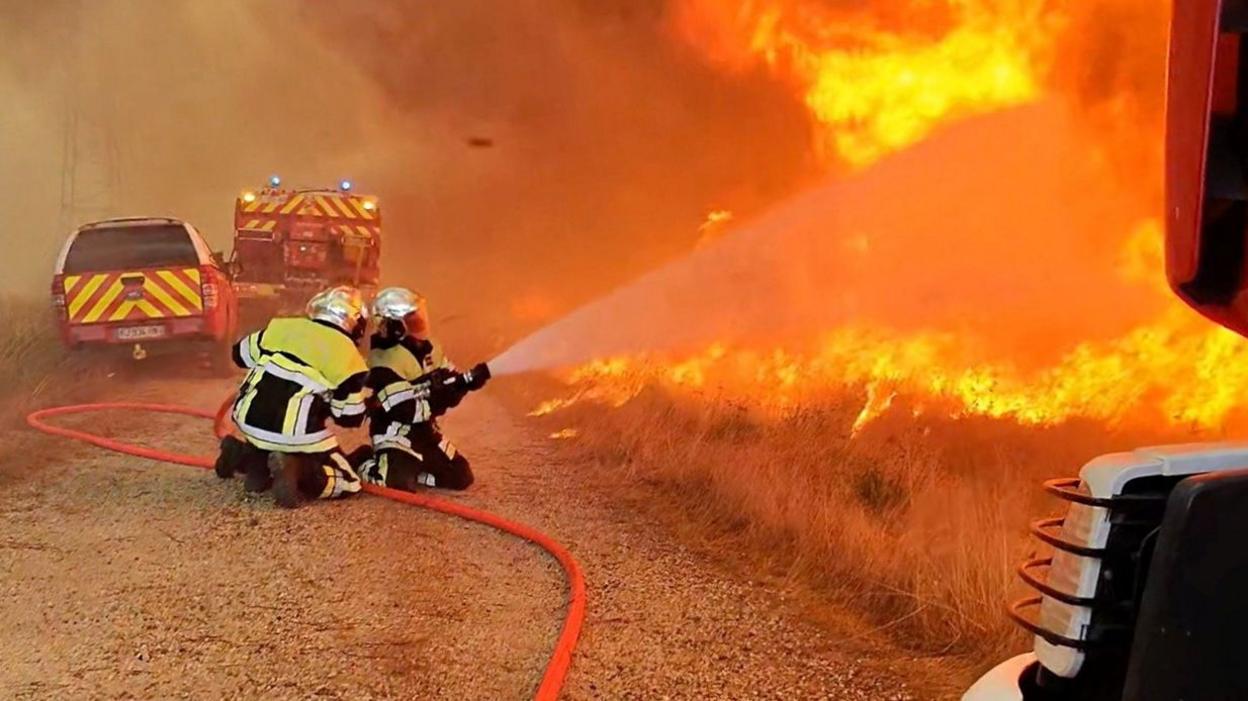 Blazing Gironde: Firefighters, Heatwave and a Region on Edge
