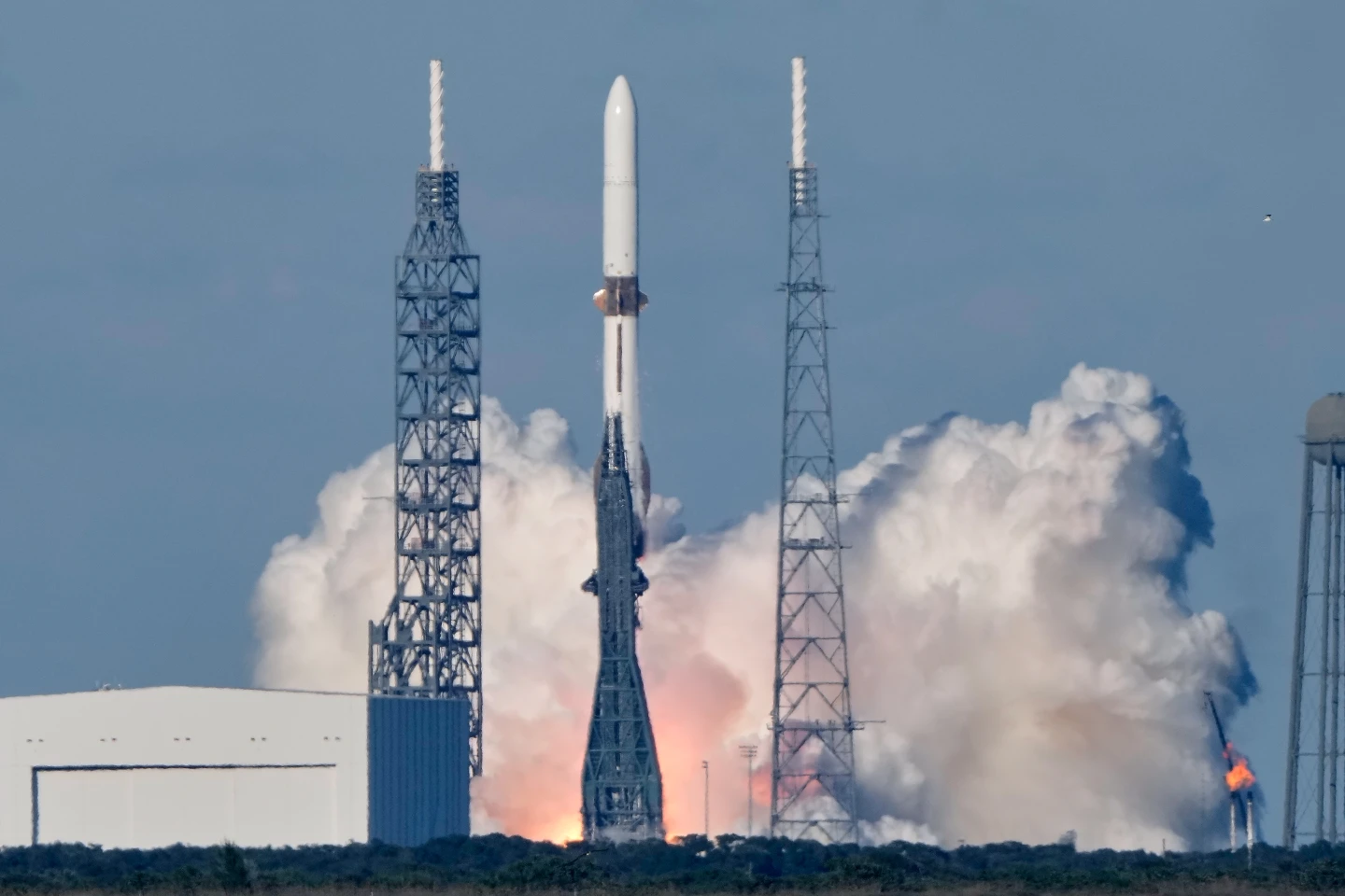 Blue Origin Successfully Launches New Glenn Rocket with NASA Mars Spacecraft