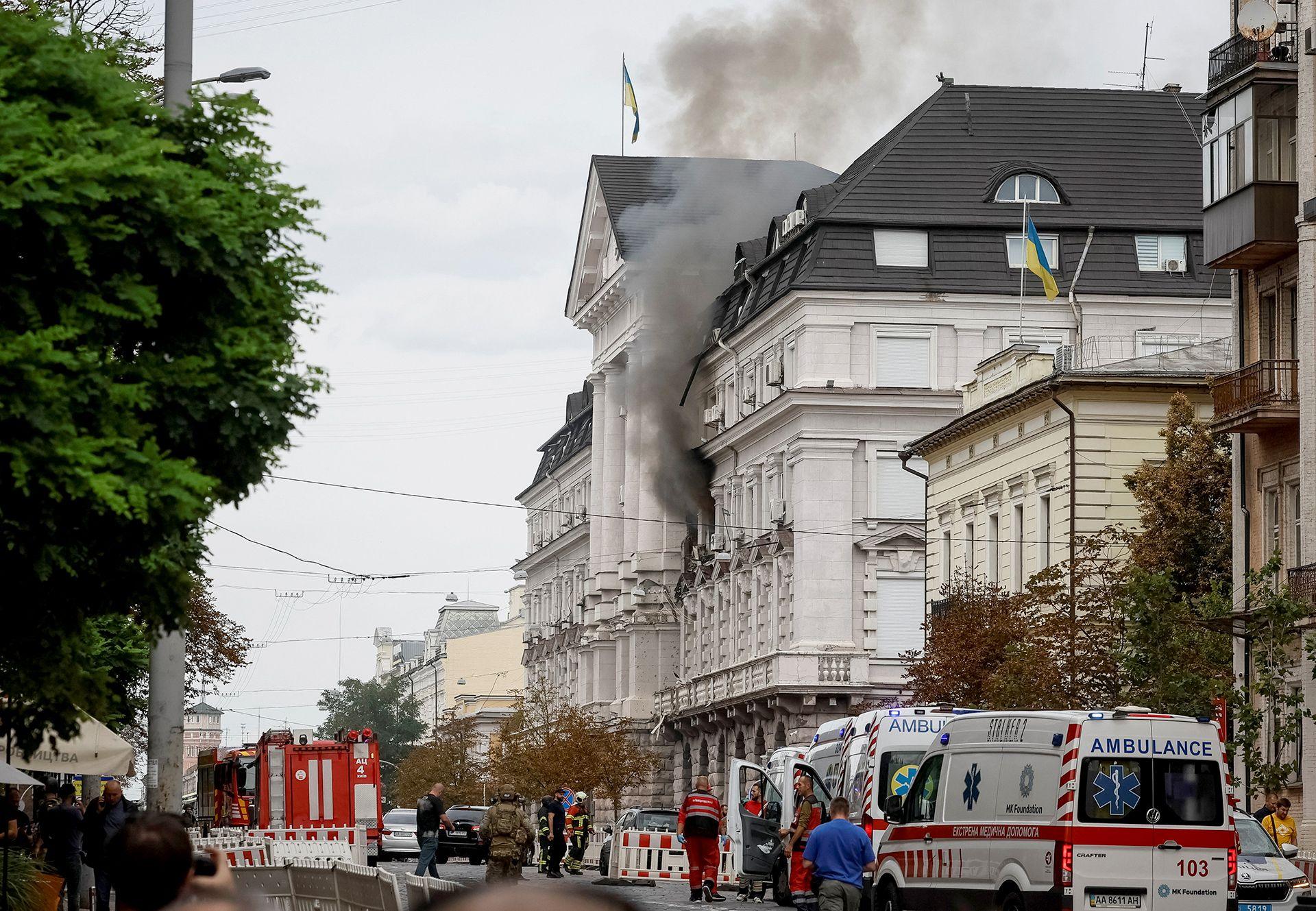 Russia Targets Ukrainian Security HQ in Drone Strike Amid Mediation Talks