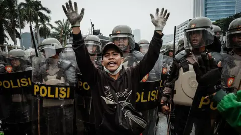 Indonesia's Political Elite Faces Backlash Over New Allowance Amid Protests