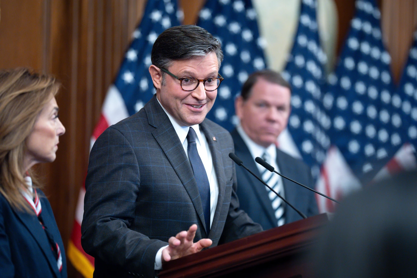 Senate Fails to Pass Competing Bills Amid Ongoing Government Shutdown