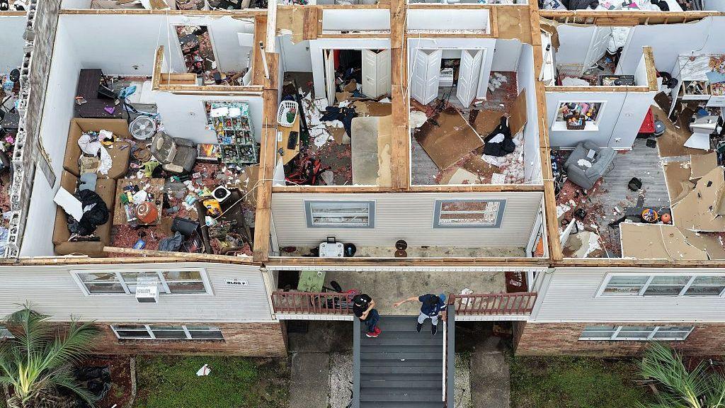 Hurricane Isaias Rips Through Southern US, Killing Four and Leaving Half a Million Shelters Dark