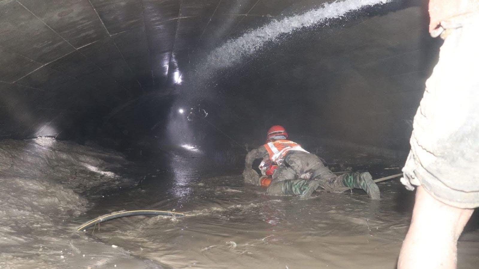 Rescuers push deeper into Nepal’s flood‑trapped tunnels after two workers survive
