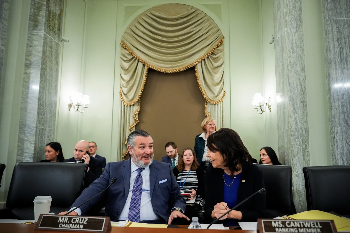 Cruz and Cantwell Push for Military Flight Restrictions Following D.C. Collision
