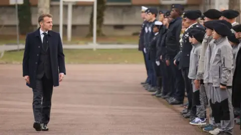 France Reintroduces Limited Military Service for Young Volunteers Amidst Geopolitical Tensions