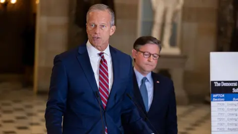 US Government Shutdown Extends into Second Week Amid Senate Deadlock
