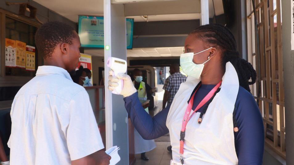 Border crossing temperature screening