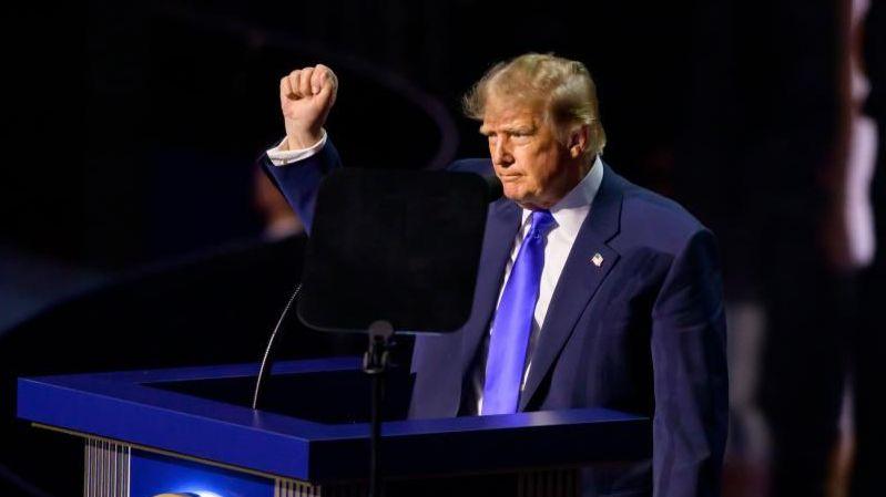 Trump Promises $5,000 Payout to Every Adult American if Republicans Take Congressional Seats
