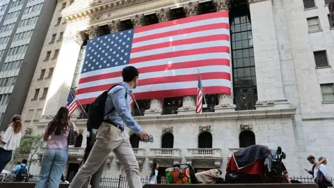 U.S. Economy Keeps Outperforming Global Peers, Defying Adversity