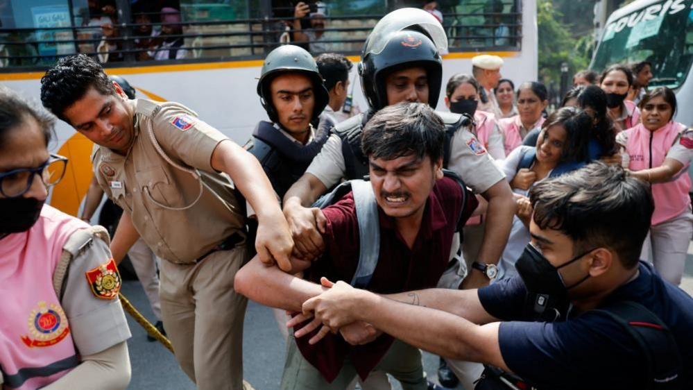 Hundreds Detained as Delhi Youth Protest Clash With Police