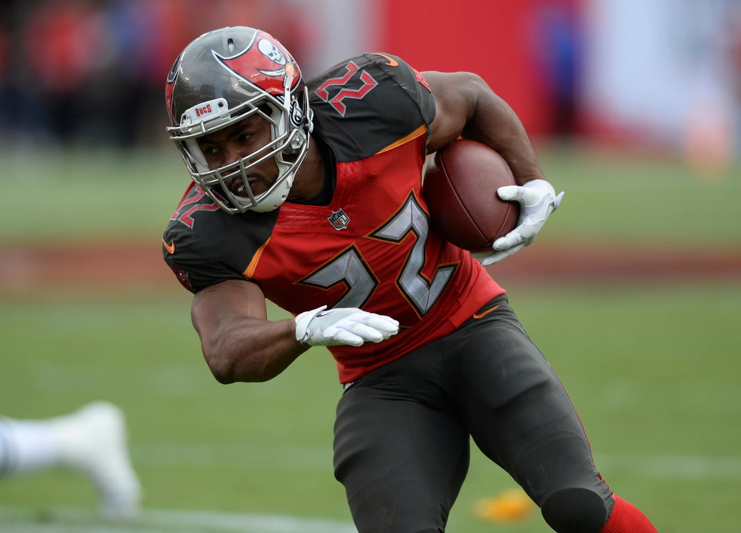 Former NFL Star Doug Martin Dies After Struggle with Police in Oakland