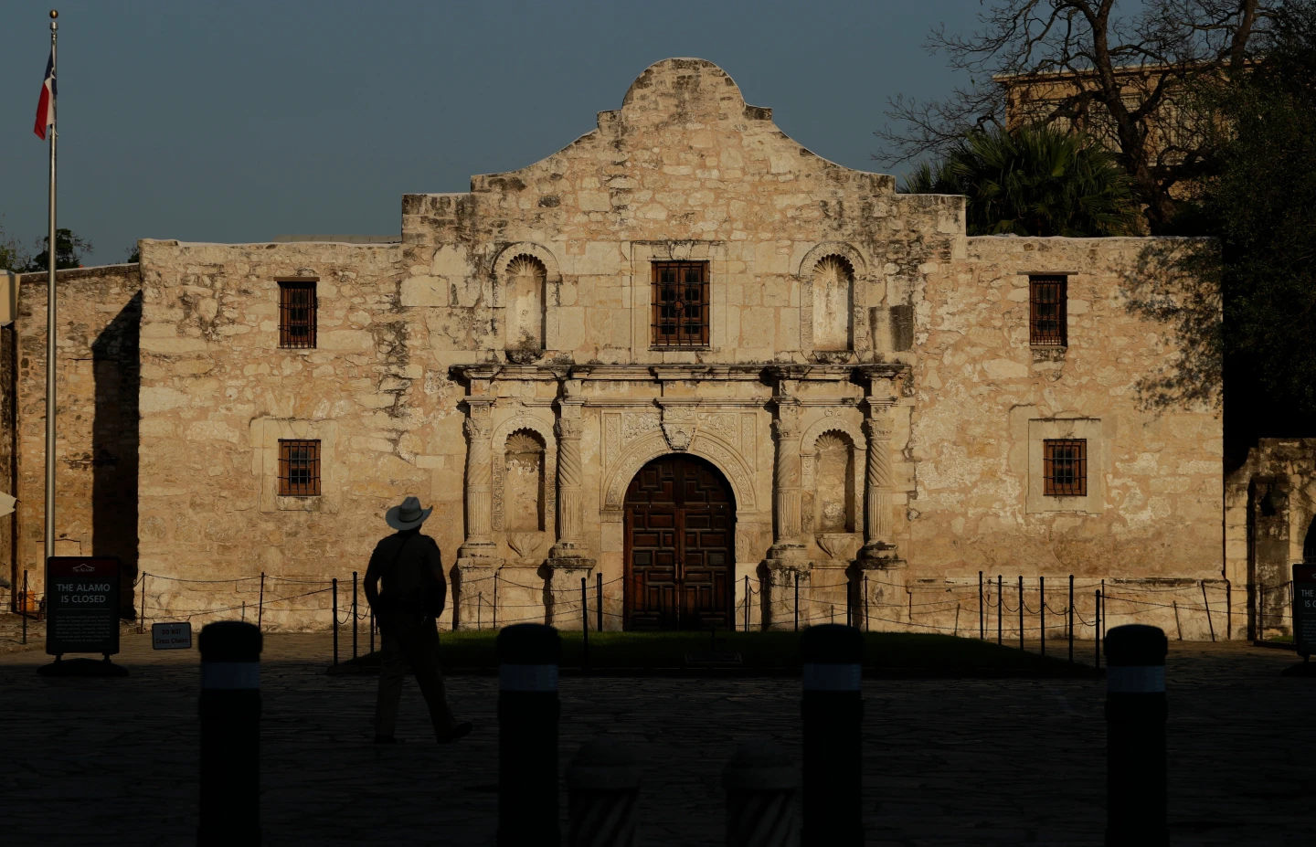 CEO of Alamo Nonprofit Resigns Amid Controversy Over Historical Interpretation