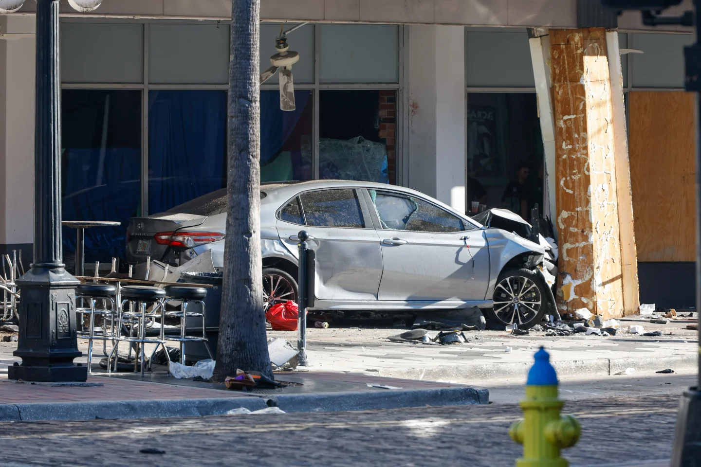 Tragic Incident in Tampa: Speeding Car Crashes into Bar, Four Dead