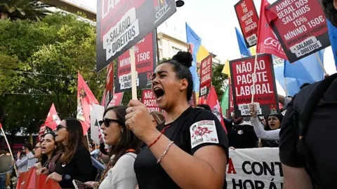 Mass Protests Erupt in Lisbon Against Controversial Labour Law Reforms