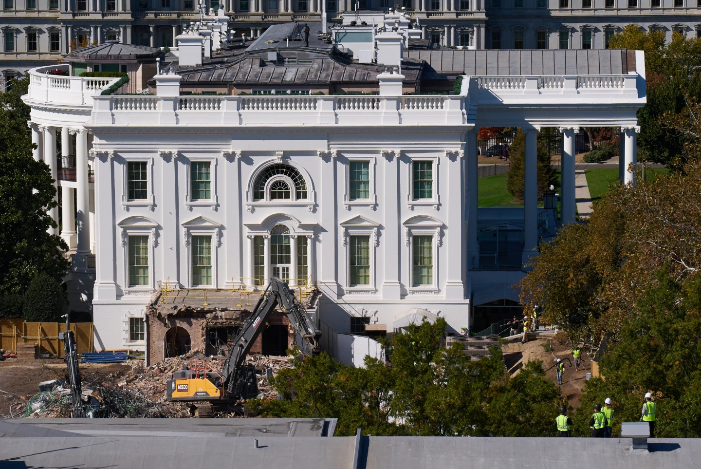 Political Fracture Deepens as East Wing Demolition Rages On