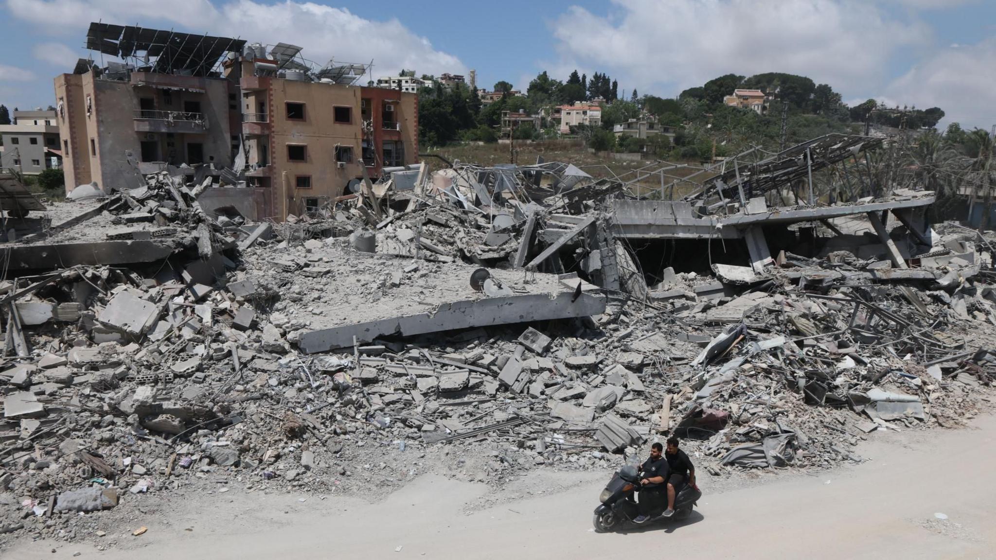 Israeli Troops Kill Two in South Lebanon Amid Lull in Fighting