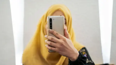 Afghan Women Left in Despair as Taliban Cuts Off Internet Access