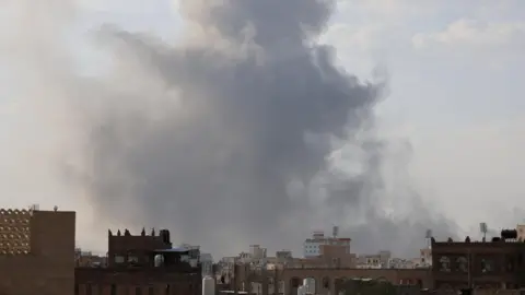 Israeli Airstrike on Houthis in Yemen Claims Eight Lives