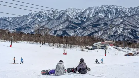 Tragic Incident: Australian Woman Dies After Ski Lift Accident in Japan