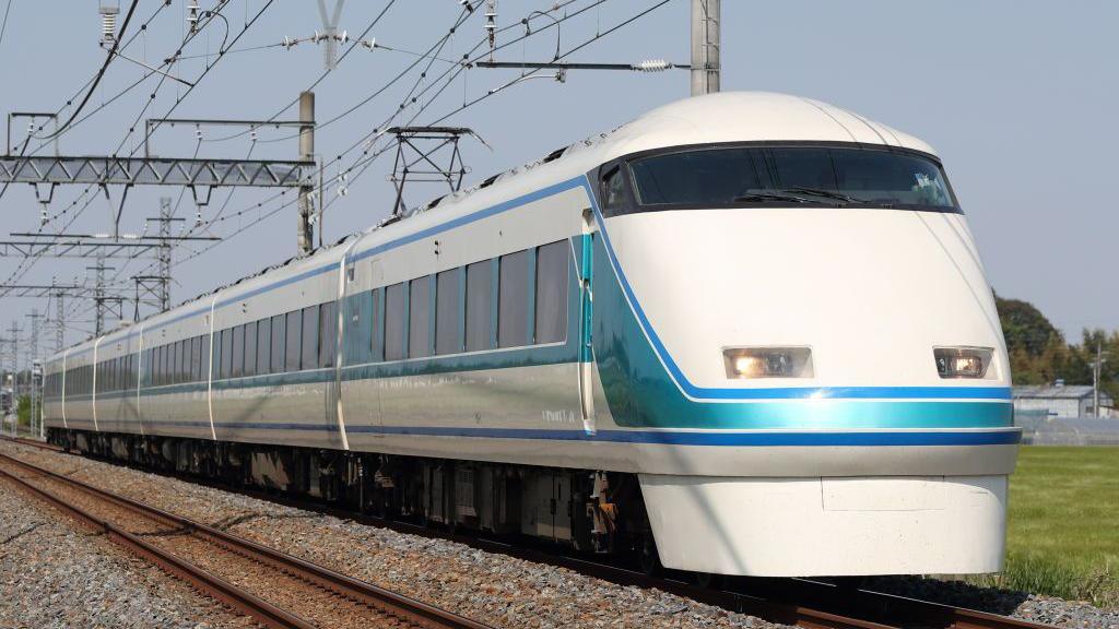 Four Workers Killed When Train Strikes Clearing Crew at Shin‑Kanuma Station