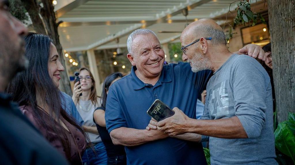 Eisenkot shaking a man’s hand